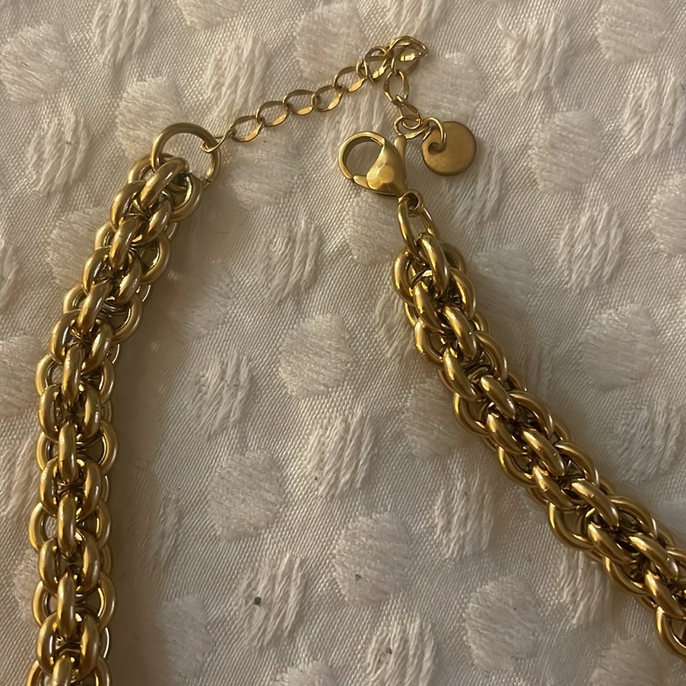 Jumbo Shell Necklace🐚 - Picture 8 of 10